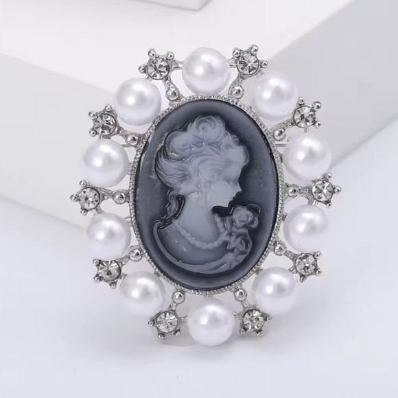 Vintage Cameo Pearl Silver Brooch - Picture 7 of 7